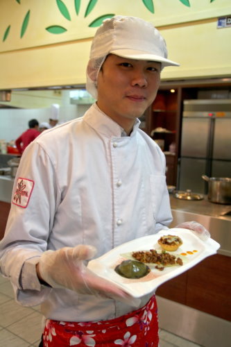 餐旅系蔡聖奕考取中餐乙級證照 - -  - 