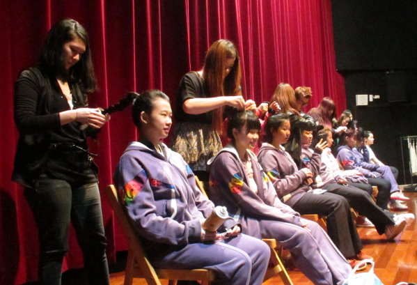 時尚系師生為北市孔廟春祭饌生、禮生髮妝獻「藝」 -  - 