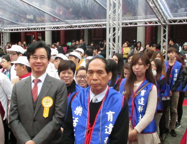 時尚系師生為北市孔廟春祭饌生、禮生髮妝獻「藝」 - 