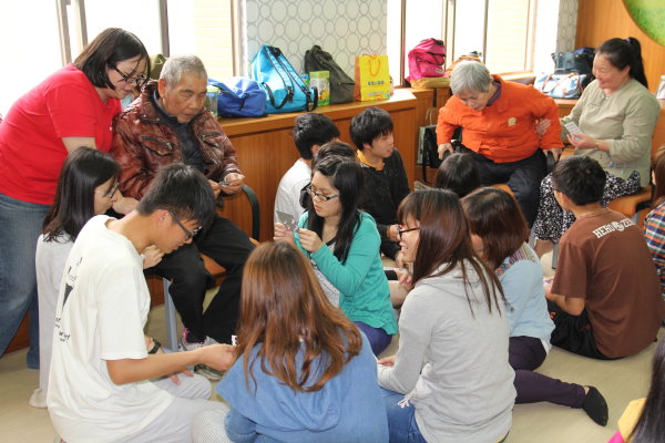 育達科大社工日愛無限  疼惜老人奉茶學禮 - 