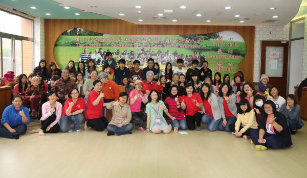 育達科大社工日愛無限  疼惜老人奉茶學禮 - 