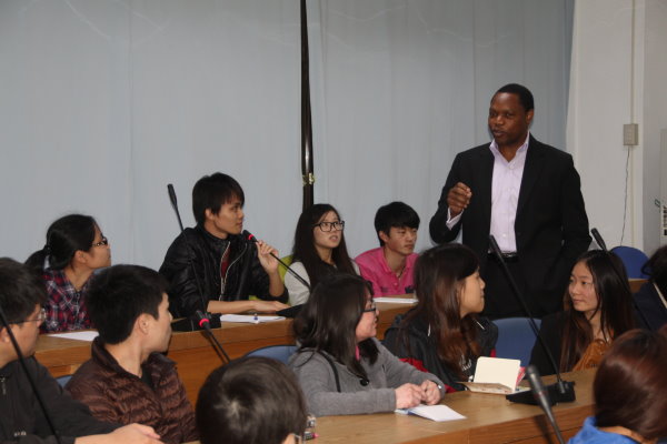 杜拜飯店業者蒞校舉辦實習說明會 學生參與踴躍 -  - 