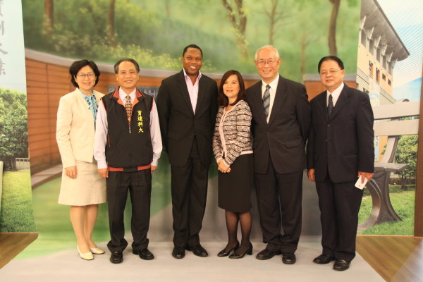 杜拜飯店業者蒞校舉辦實習說明會 學生參與踴躍 - -  - 