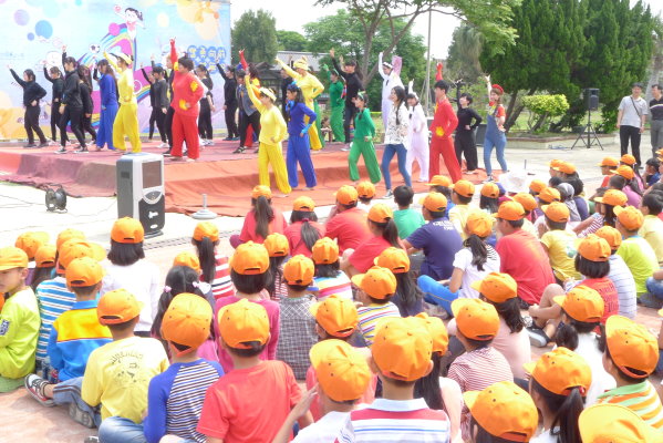 多遊系張世賢同學 獲選一○三年度全國大專優秀青年 - 