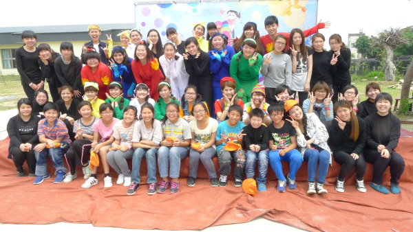 幼保系下鄉系列公演  山腳國小首演圓滿成功 - 