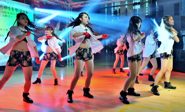 創校最具特色 第十四屆舞展—「舞惑仔」熱情「開跳」 -  - 