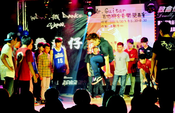 創校最具特色 第十四屆舞展—「舞惑仔」熱情「開跳」 - -  - 