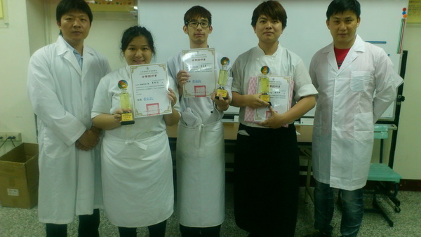 鄭志楷、黃雅琳、吳炫震 奪2014仁德盃烹調創意競賽金廚獎 - 