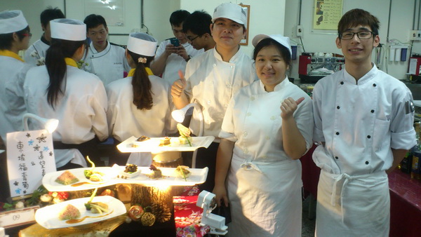 鄭志楷、黃雅琳、吳炫震 奪2014仁德盃烹調創意競賽金廚獎 - -  - 
