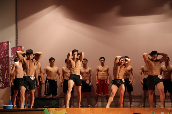 休運系「育見健身教練」成果發表  陽光型男展現肌肉力與美 - 