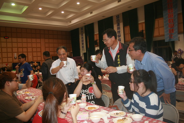 進修部畢業餐會 為畢業生留下溫馨難忘回憶 - -  - 