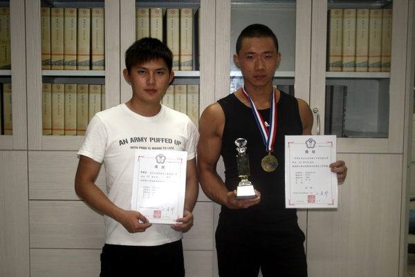 進修部雙ㄏㄨㄥ/　大專盃建功 - 