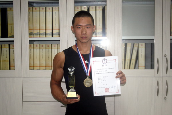 進修部雙ㄏㄨㄥ/　大專盃建功 -  - 