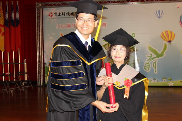 73歲碩士畢業生王月京 不設限的人生真精彩 - 