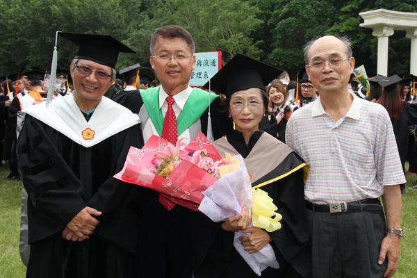 73歲碩士畢業生王月京 不設限的人生真精彩 -  - 