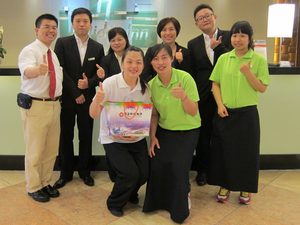 休管系溫雅雲Holiday Inn實習 - -  - 