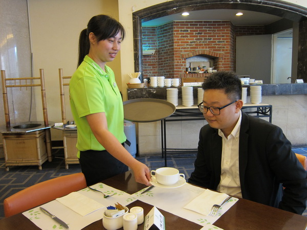 前進Holiday Inn實習 休管系學子能力大躍進 -  - 