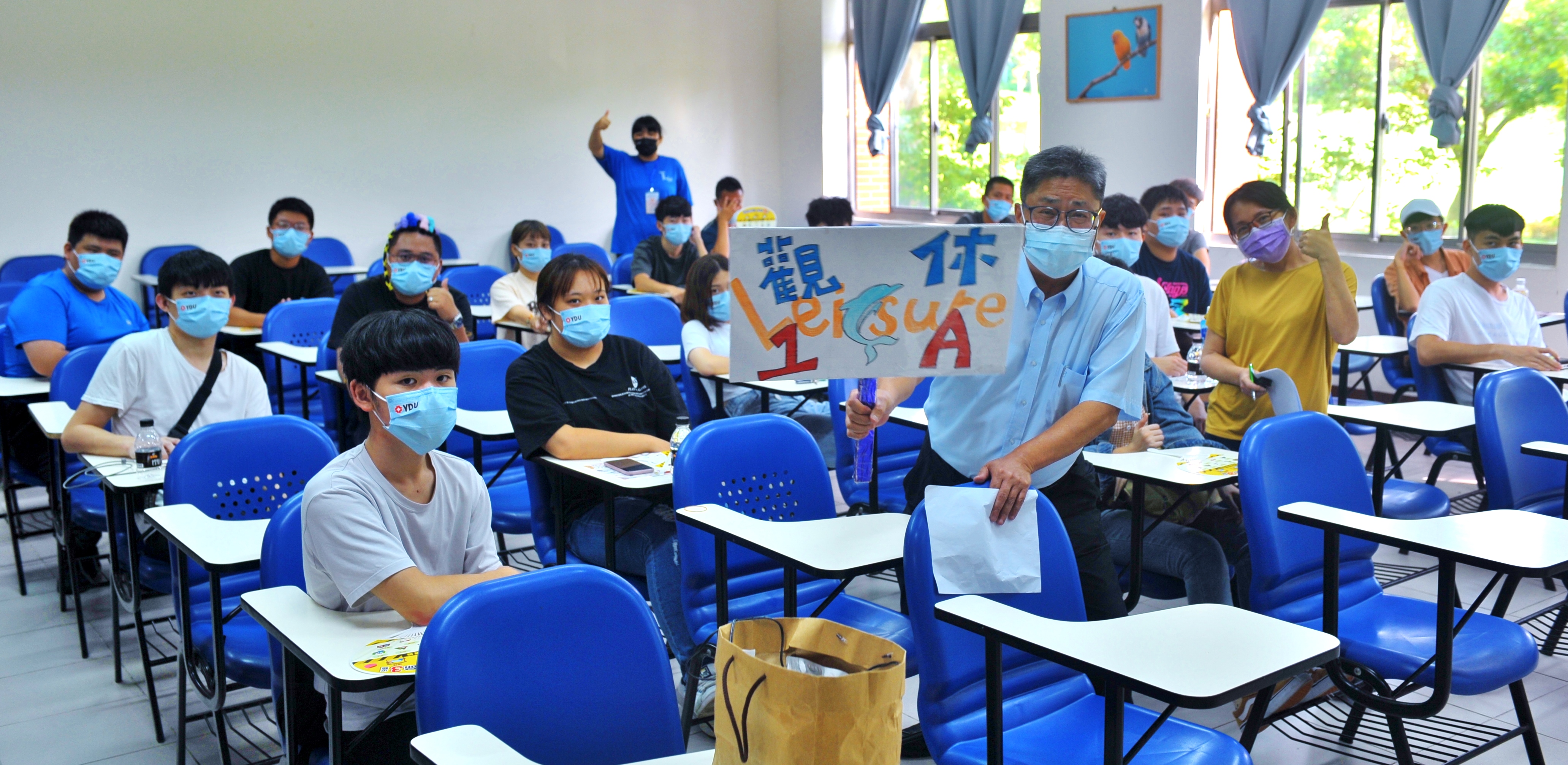 師生齊心製作時光膠囊，宣告大學生活正式啟動1