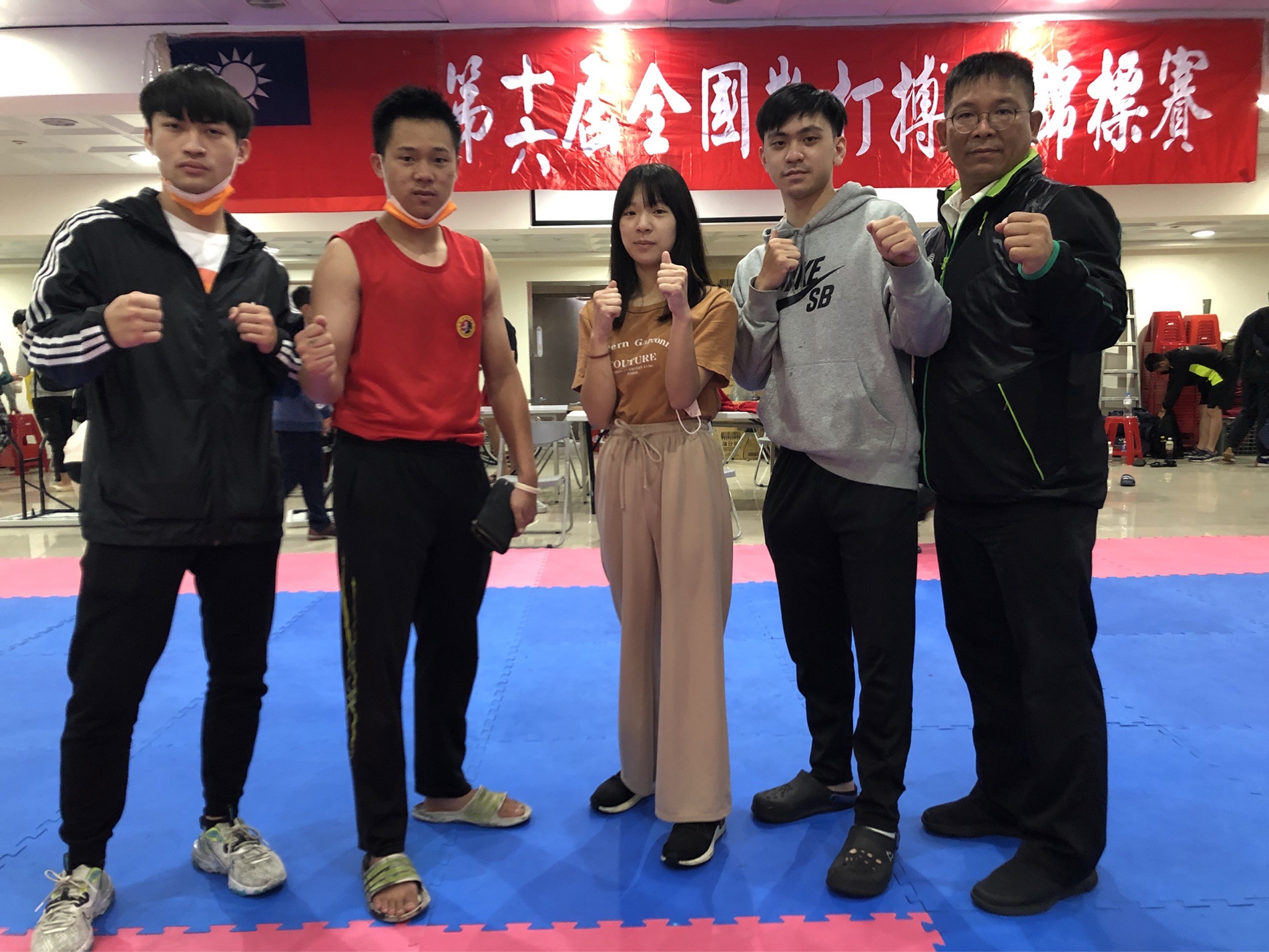 第十六届全国散打锦标赛参赛师生合照