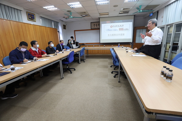 3.1與會人員熱烈討論各項學生職涯輔導合作方案