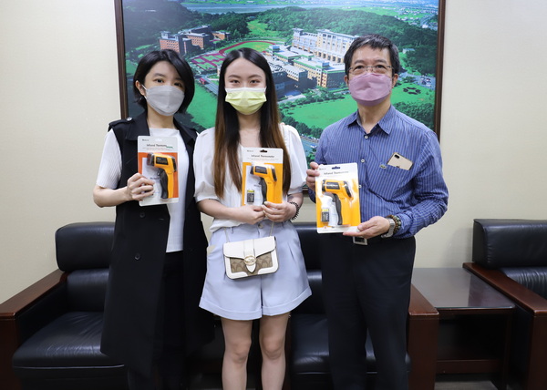 3.1育達科大餐旅系師生非常感謝友林泉宗董事長捐贈產業級食品、裝置測溫儀