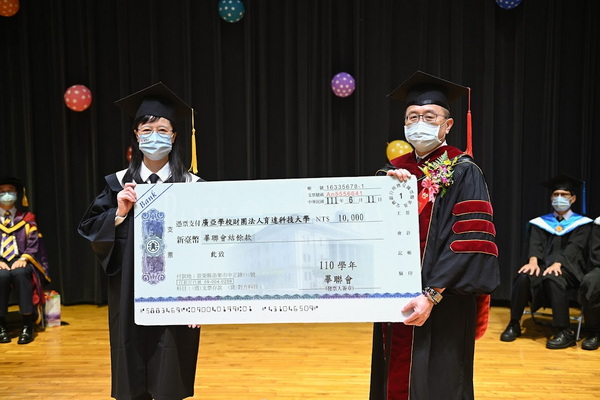 5.1畢聯會將節省的活動經費捐贈給學校愛心基金，感謝師長教導與栽培並佳嘉惠學弟妹