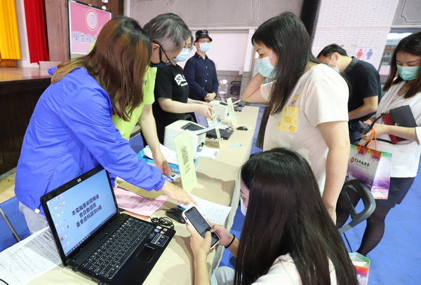 3-3.1新生询问学生宿舍住宿各项问题