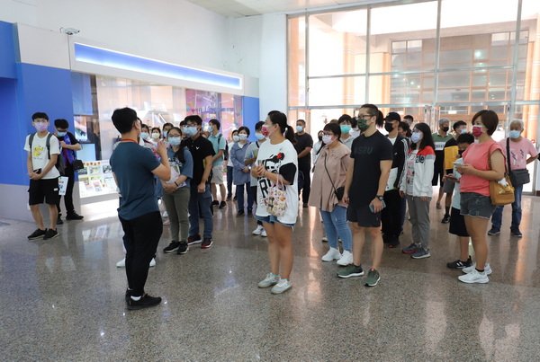 1-2.1新生暨家长参观校园