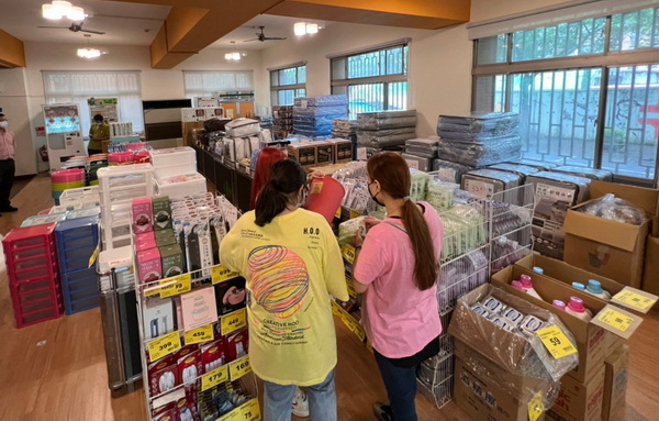 6.1.家乐福商场至学生宿舍开设服务据点方便学生及家长选购日用品