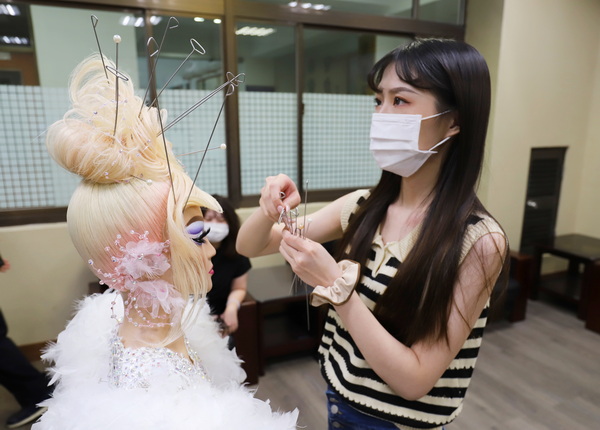 6-1.育达科大郭家彤同学平时为比赛时常练习到凌晨才休息