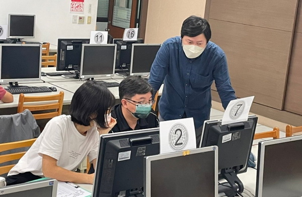 3-1.研习过程让教师动手应用所学，并现场指导