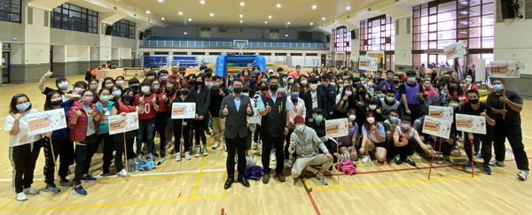 2-1.育达科大「家庭日」人体手足球大合照