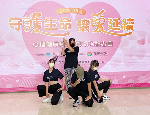 2-1.育达科技舞蹈研究社同学精彩的舞蹈开场