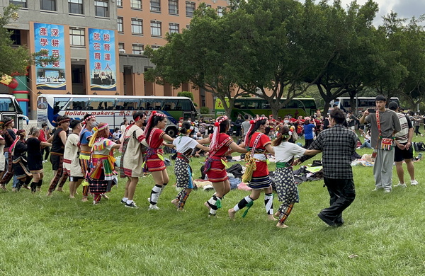 大会舞蹈让今年的丰年祭划下完美的句点