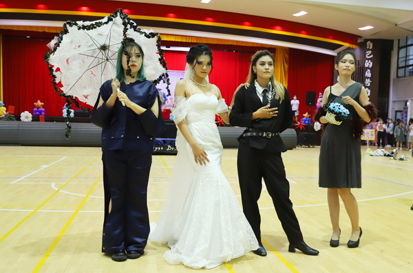 2-3-1.各系展现精心设计装扮的走秀造型