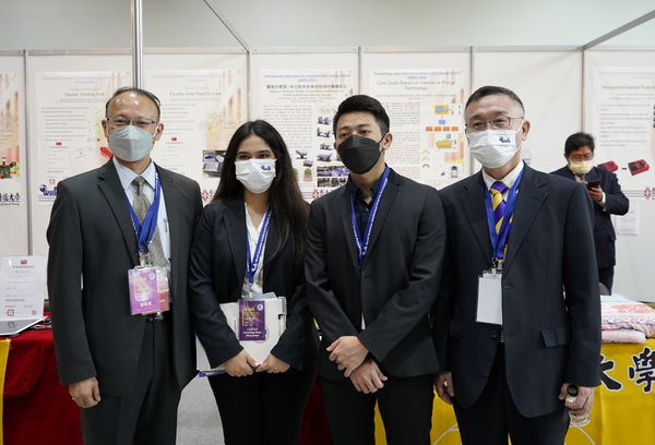 3-1.时尚系龙清勇师生团队的作品「应用人工智能于银发族肢体状态之辨识系统开发」获得评审高度青睐得到金牌奖与「最佳商品奖」