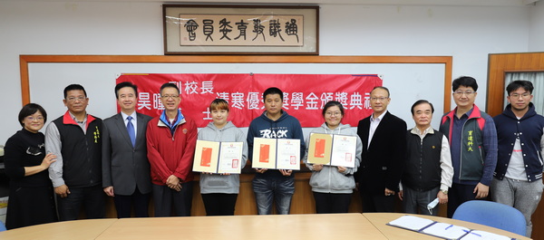 1-1.育达科技大学颁奖活动全体与会师生合影