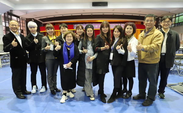 2-1.育达科大师长与比赛评审合照