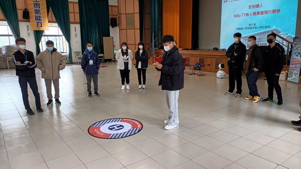 物联网工程学位学程的航拍达人体验活动