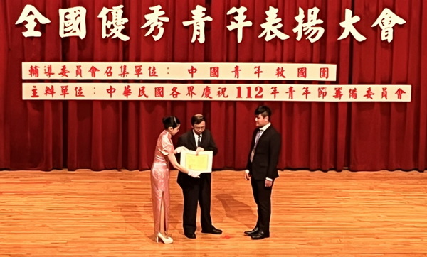 1-1.社會工作系廖呈豪同學獲得全國大專優秀青年表揚，表現堪為青年表率