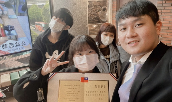 社會工作系廖呈豪同學獲得全國大專優秀青年與同分享榮耀