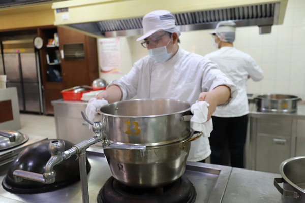 4-1.餐旅系學生更在菜色與料理上展現烹飪的好功夫