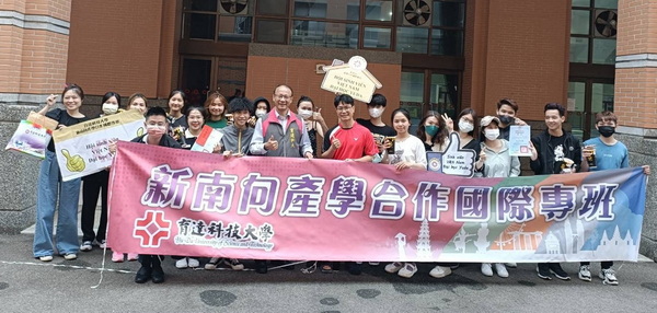 1-1.龍清勇副校長率領校內師長到班關懷越南專班學生，充分展現對於境外學生的照顧與用心。