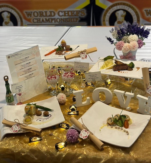 3-1.餐旅系陈庆麟老师参加「世界厨艺大赛」现烹创意三文鱼,展现创意,荣获金牌奖