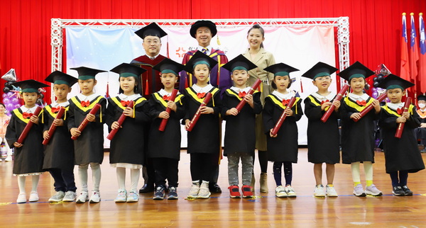 4-1.今年特別邀請廣秀幼兒園一起參加畢業典禮