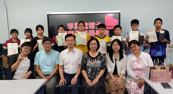 崙背國中獲獎同學及老師合影.jpg